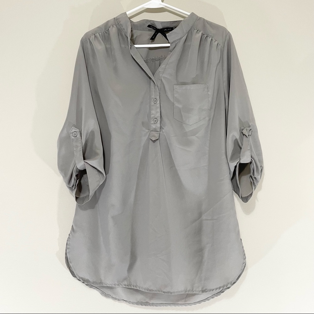 Ali & Kris Gray Rolled Up Long Sleeve Size L